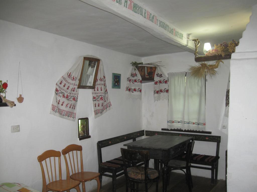 Gasthaus Koryakivskyi Rai Dmitrenki Exterior foto